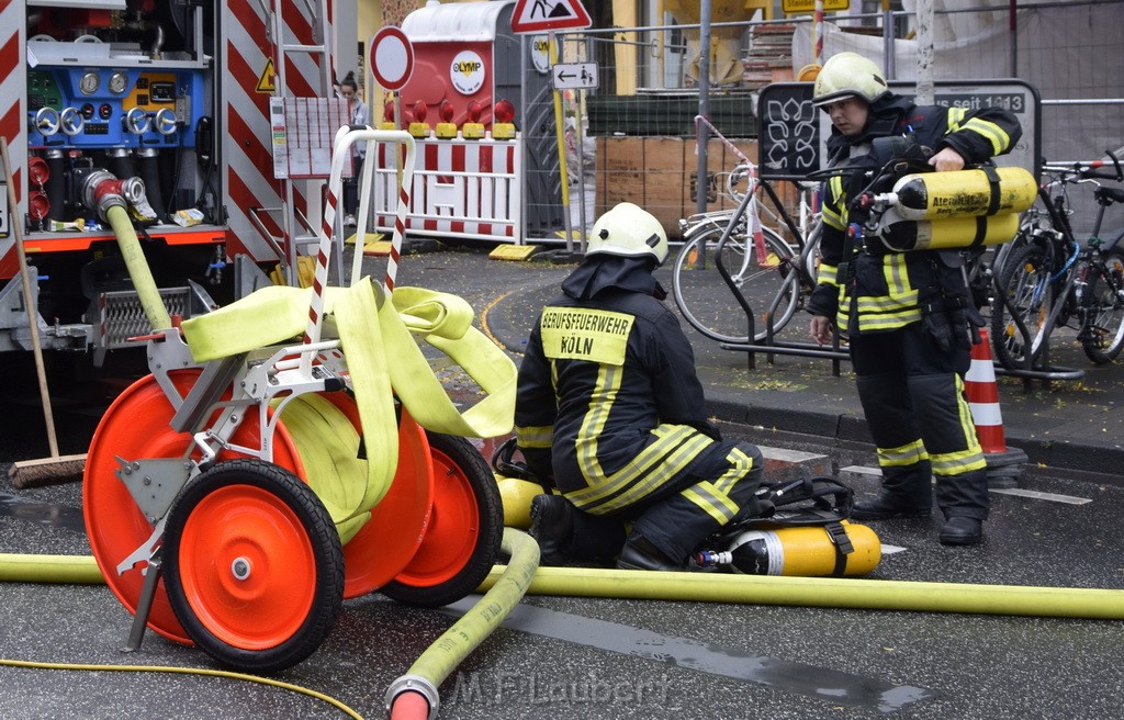 Feuer 2 Koeln Nippes Neusserstr P197.JPG - Miklos Laubert